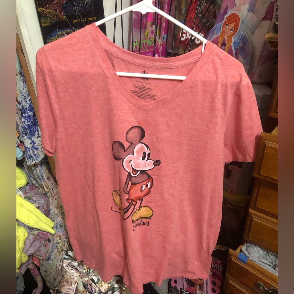 Super cute Disneyland shirt 🩷